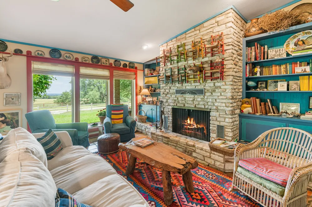 CR 409 Spicewood, TX 78669