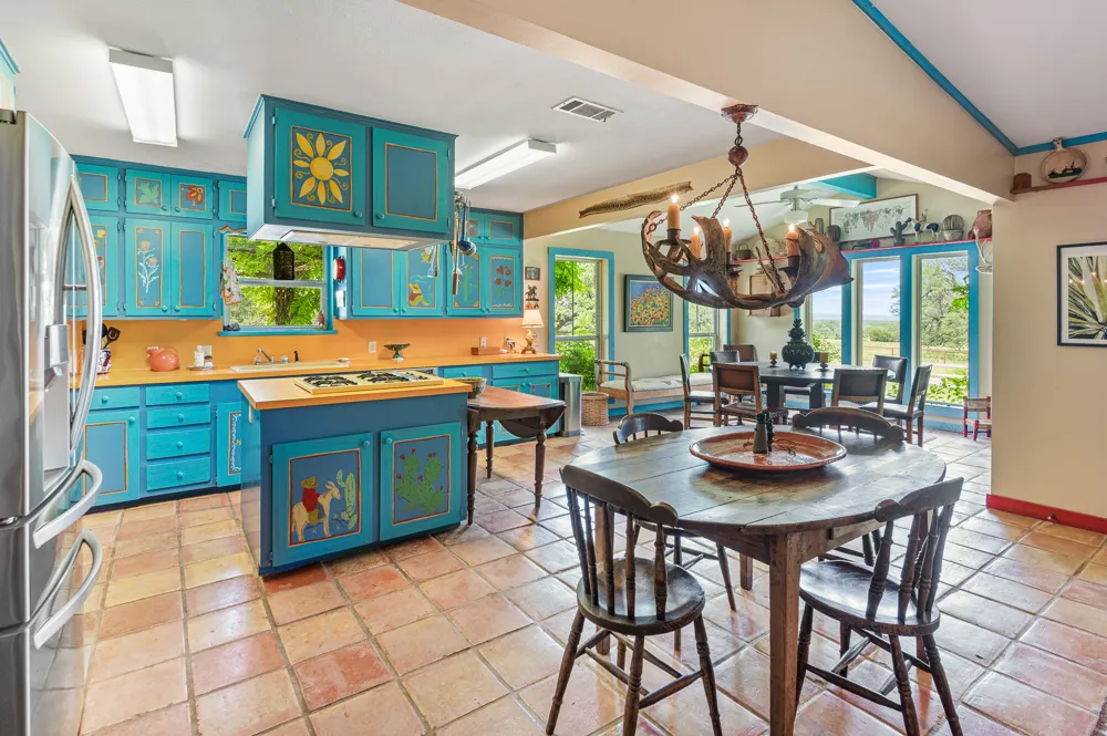 CR 409 Spicewood, TX 78669