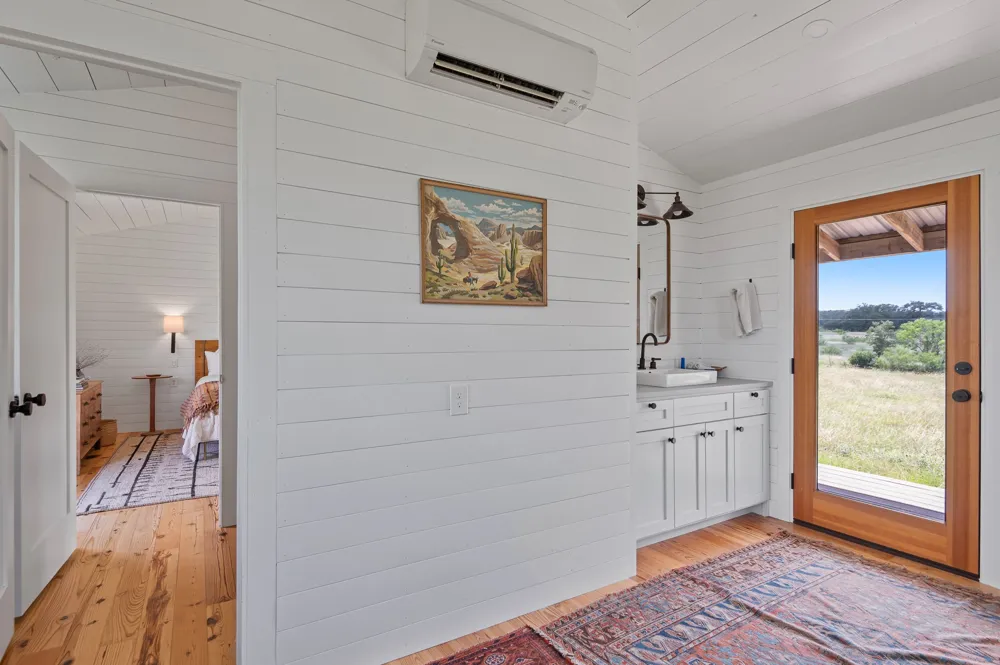 CR 409 Spicewood, TX 78669