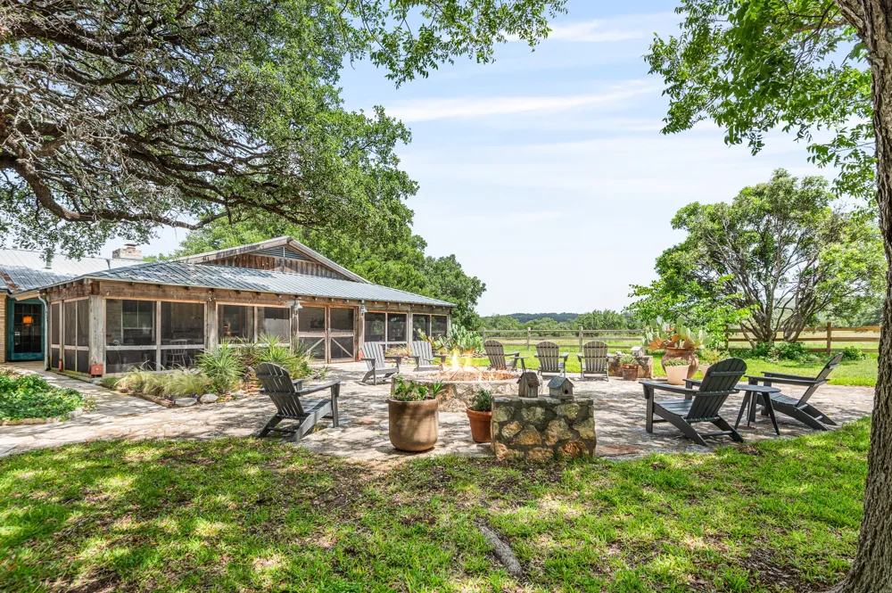 CR 409 Spicewood, TX 78669