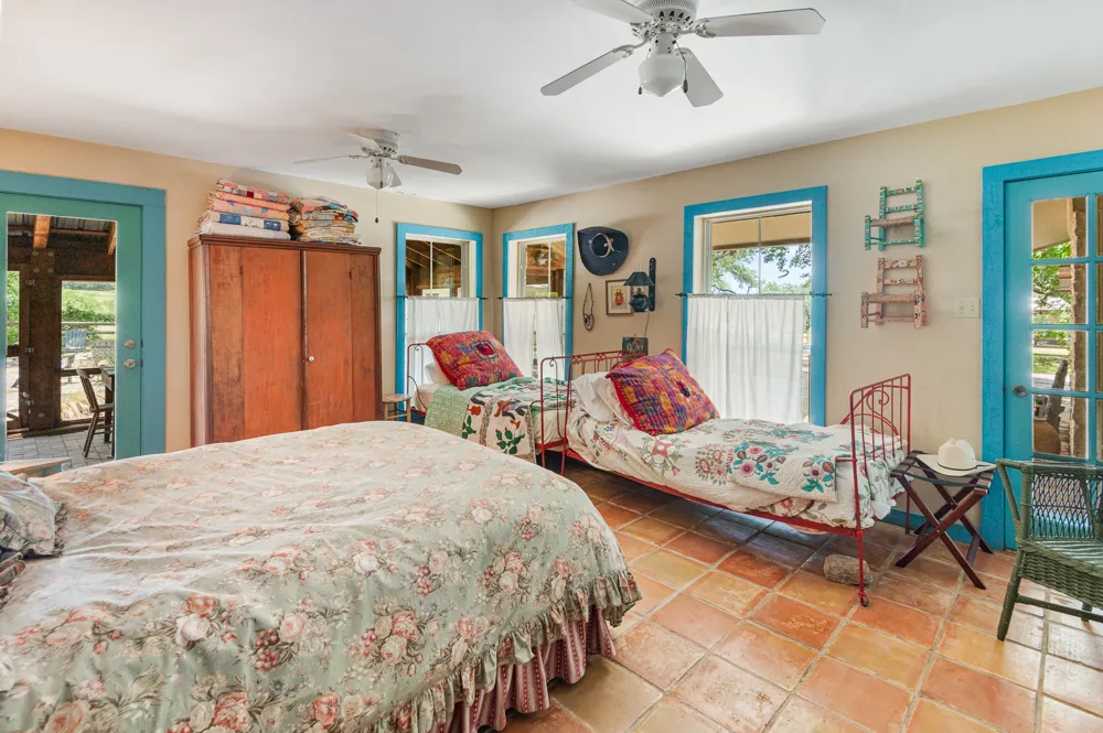 CR 409 Spicewood, TX 78669