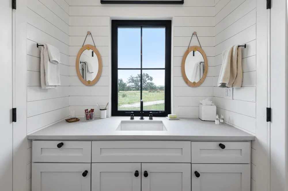 CR 409 Spicewood, TX 78669