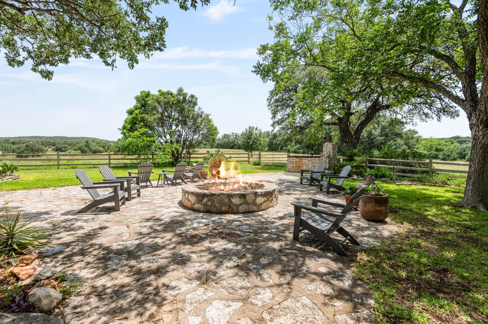 CR 409 Spicewood, TX 78669