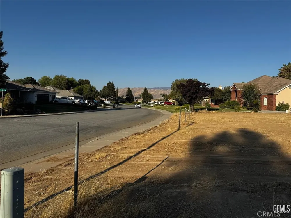 12103 Vista Montana Bakersfield, CA 93306