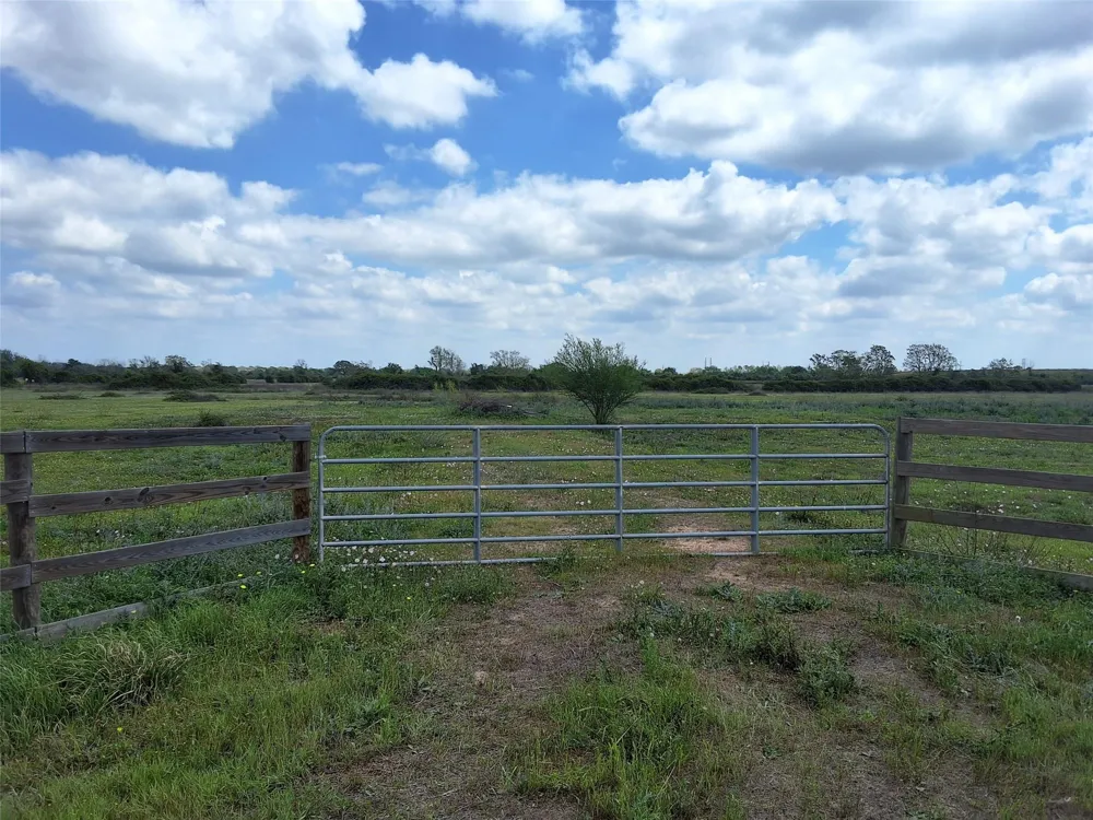 1089 Noble Lane Alleyton, TX 77434