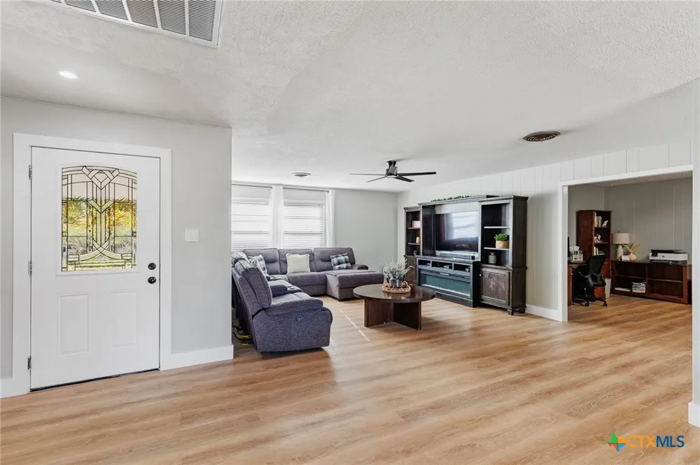 139 E Cottonwood Drive Granite Shoals, TX 78654
