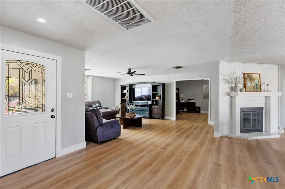 139 E Cottonwood Drive Granite Shoals, TX 78654