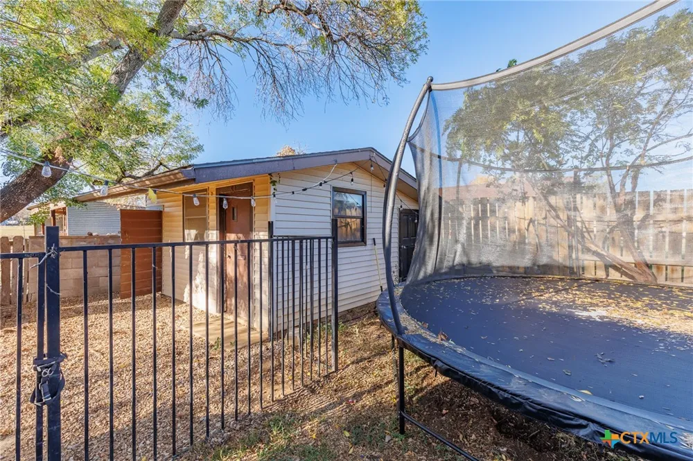 139 E Cottonwood Drive Granite Shoals, TX 78654