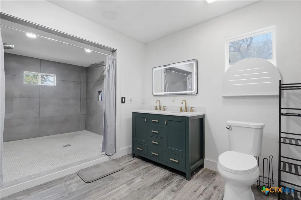297 Rust Ranch Blanco, TX 78606
