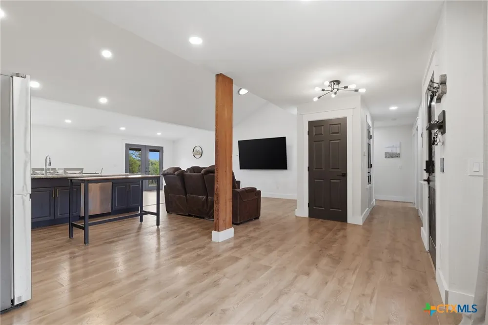 297 Rust Ranch Blanco, TX 78606