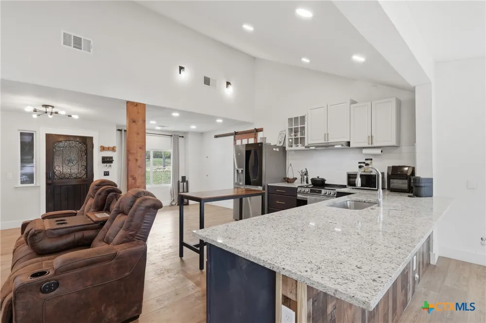 297 Rust Ranch Blanco, TX 78606
