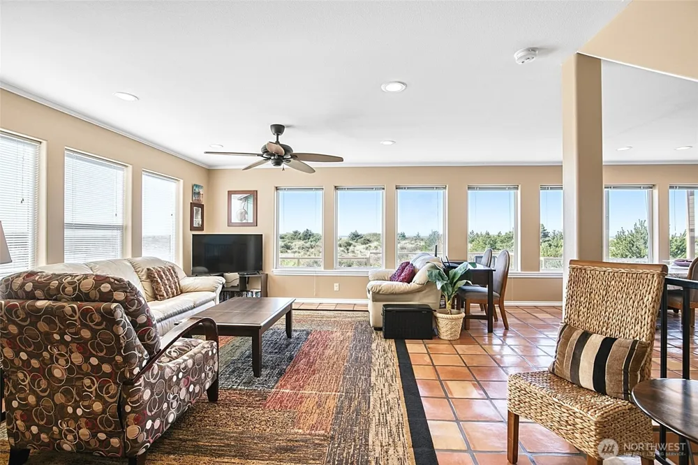 27 Ocean Lane Copalis Beach, WA 98535