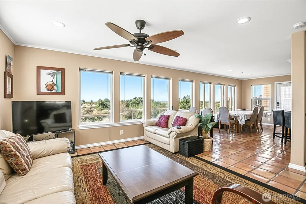 27 Ocean Lane Copalis Beach, WA 98535
