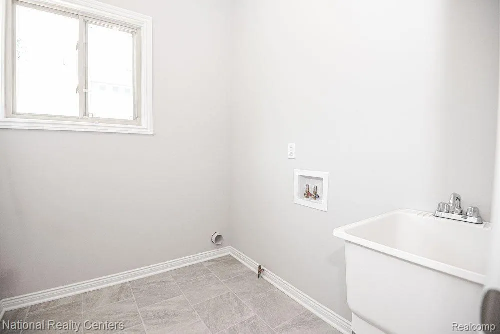 8374 Meadow Creek Drive Goodrich Village, MI 48438