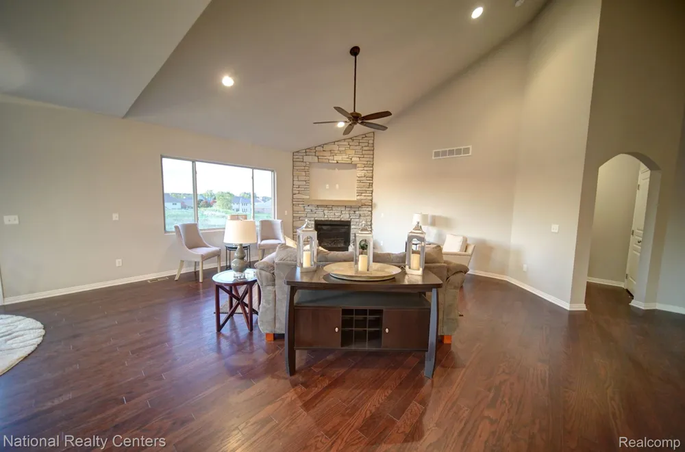 8374 Meadow Creek Drive Goodrich Village, MI 48438