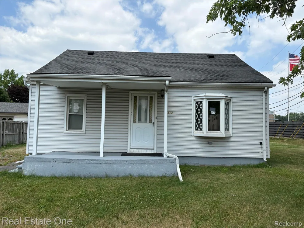 5873 Elmgrove Avenue Warren City, MI 48092