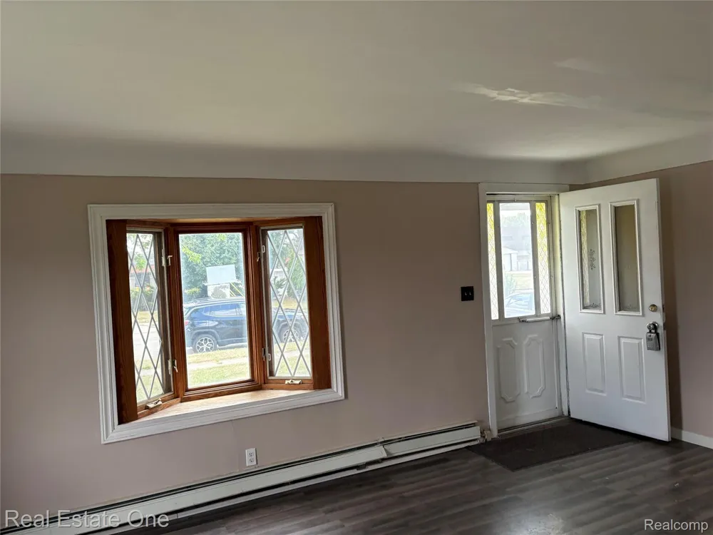 5873 Elmgrove Avenue Warren City, MI 48092