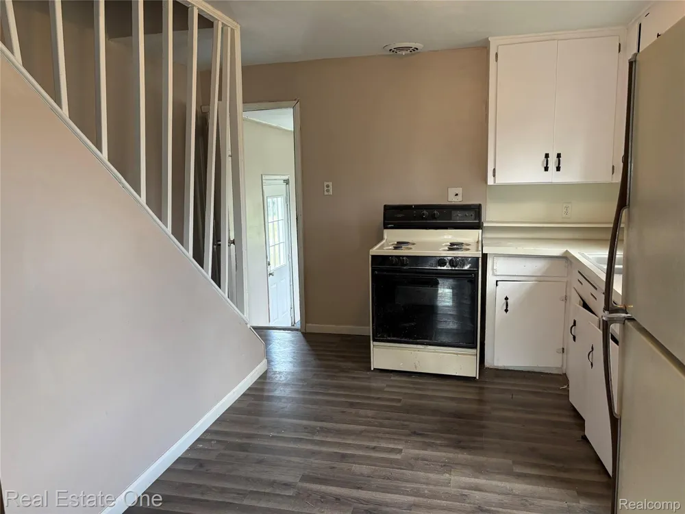 5873 Elmgrove Avenue Warren City, MI 48092