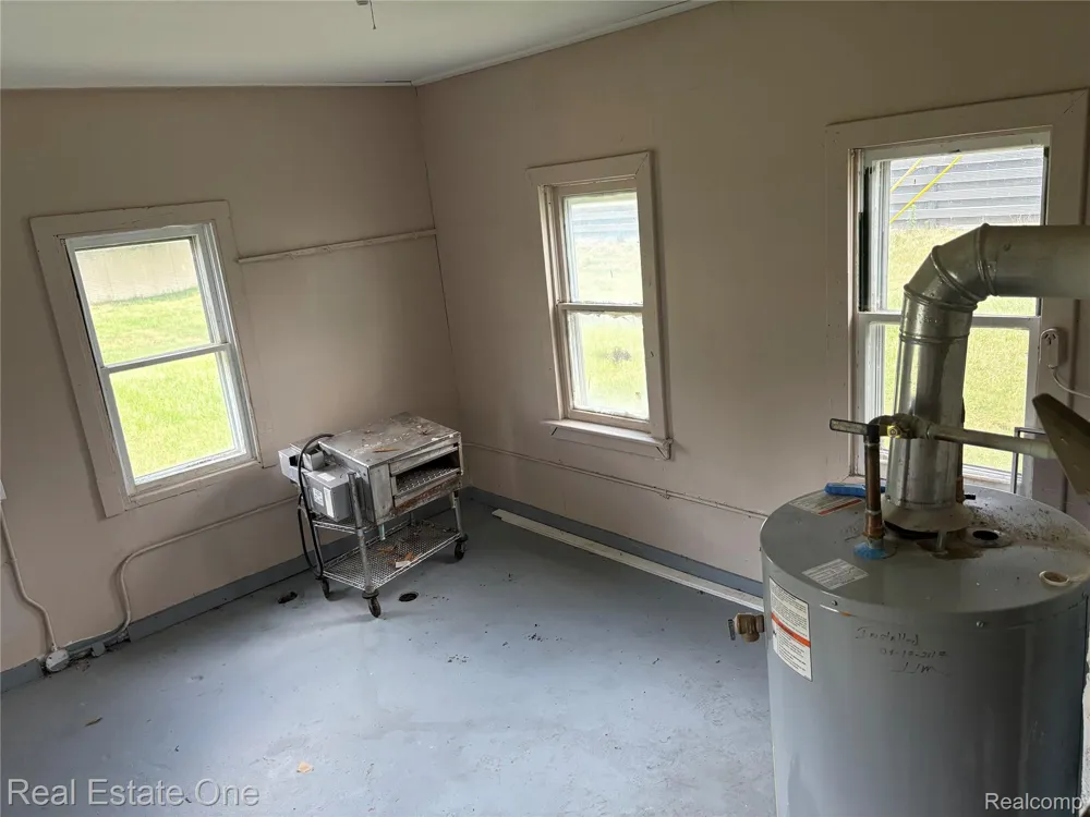 5873 Elmgrove Avenue Warren City, MI 48092