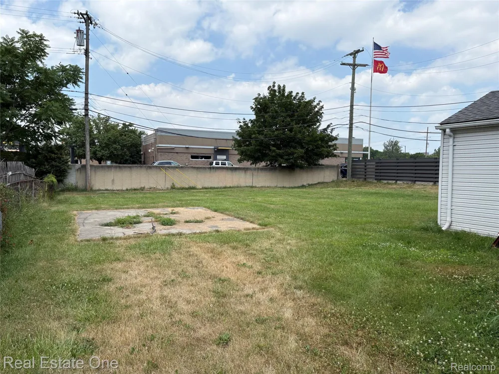 5873 Elmgrove Avenue Warren City, MI 48092