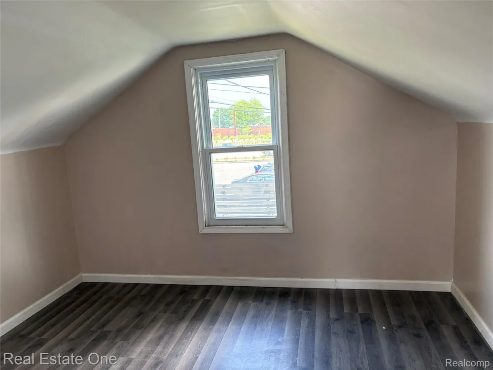 5873 Elmgrove Avenue Warren City, MI 48092