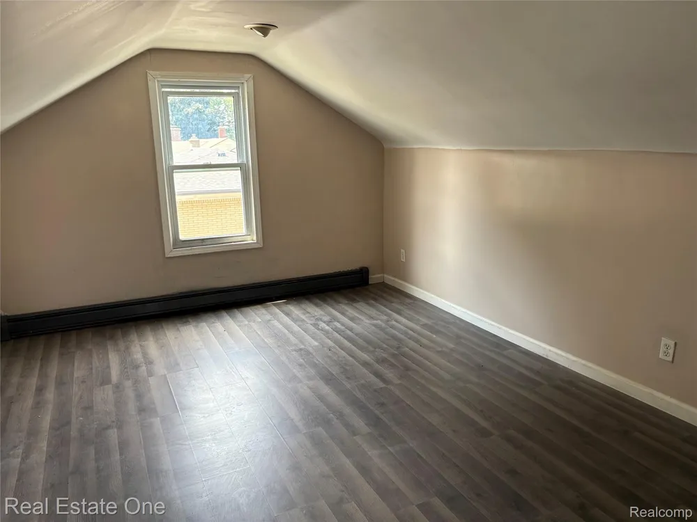 5873 Elmgrove Avenue Warren City, MI 48092
