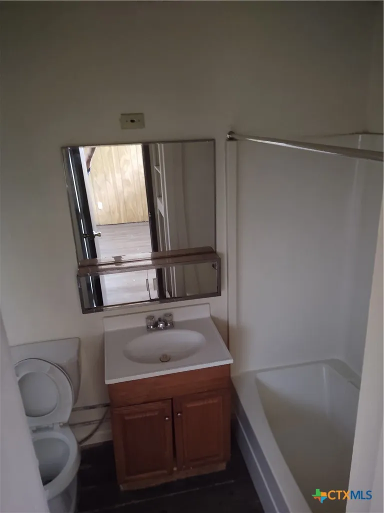 200 Quail Run Road Martindale, TX 78655