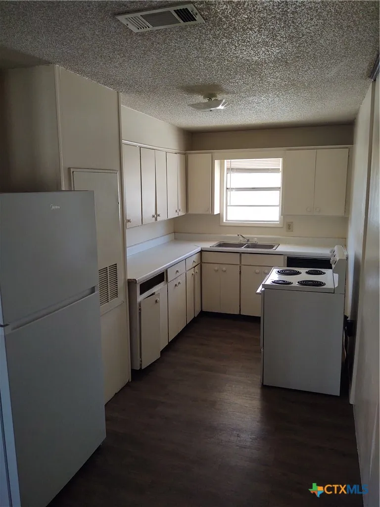 200 Quail Run Road Martindale, TX 78655