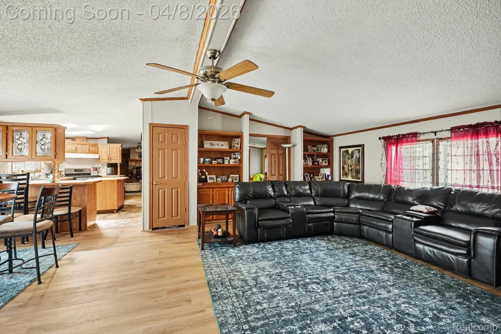 23312 Crystal Dr Clinton Charter Township, MI 48036