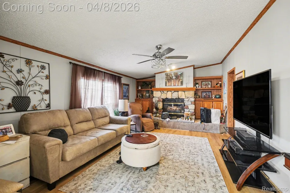 23312 Crystal Dr Clinton Charter Township, MI 48036