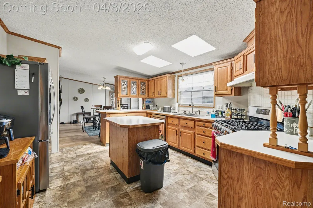 23312 Crystal Dr Clinton Charter Township, MI 48036