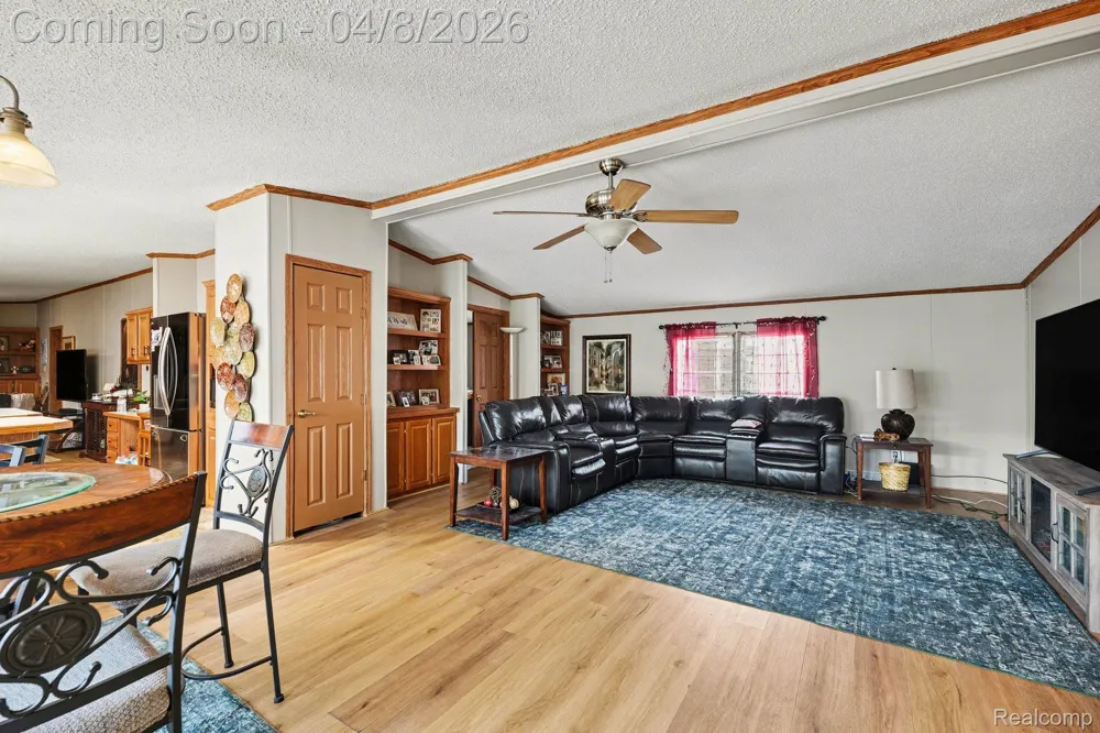 23312 Crystal Dr Clinton Charter Township, MI 48036