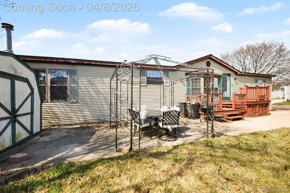 23312 Crystal Dr Clinton Charter Township, MI 48036