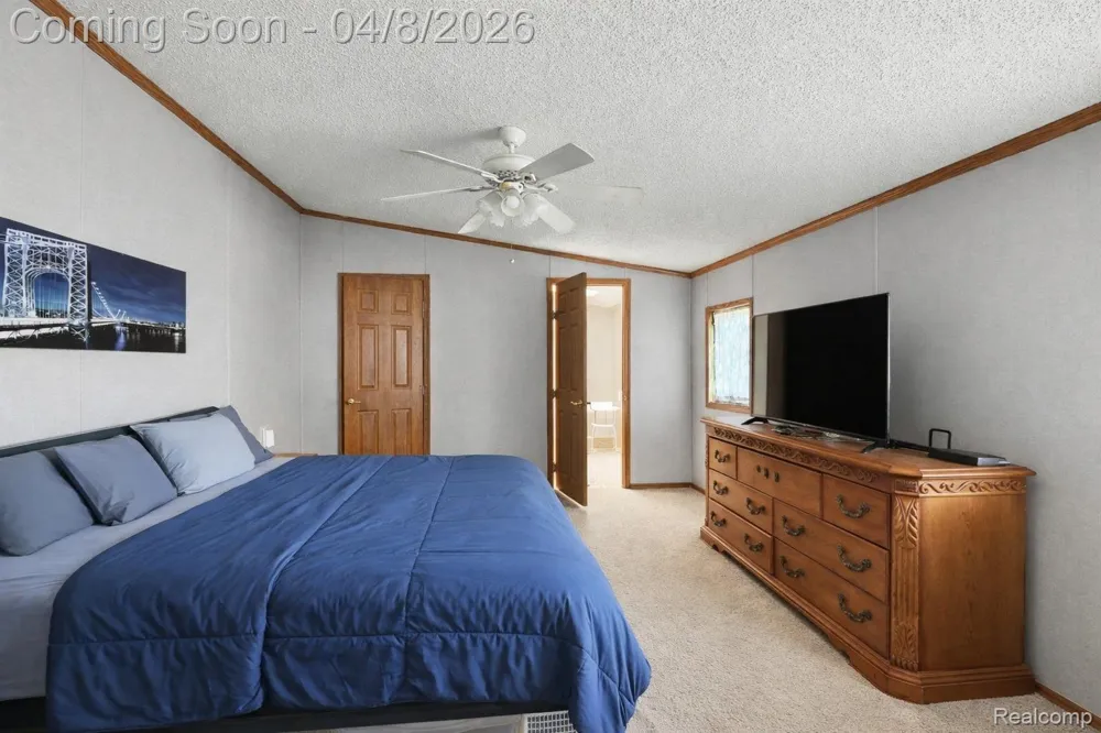 23312 Crystal Dr Clinton Charter Township, MI 48036