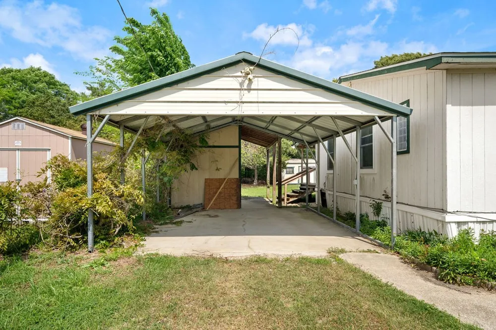 21133 Joe Paul Lane Chandler, TX 75758