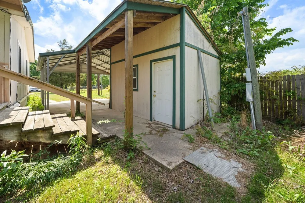 21133 Joe Paul Lane Chandler, TX 75758