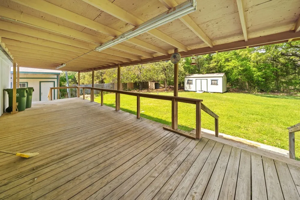 21133 Joe Paul Lane Chandler, TX 75758