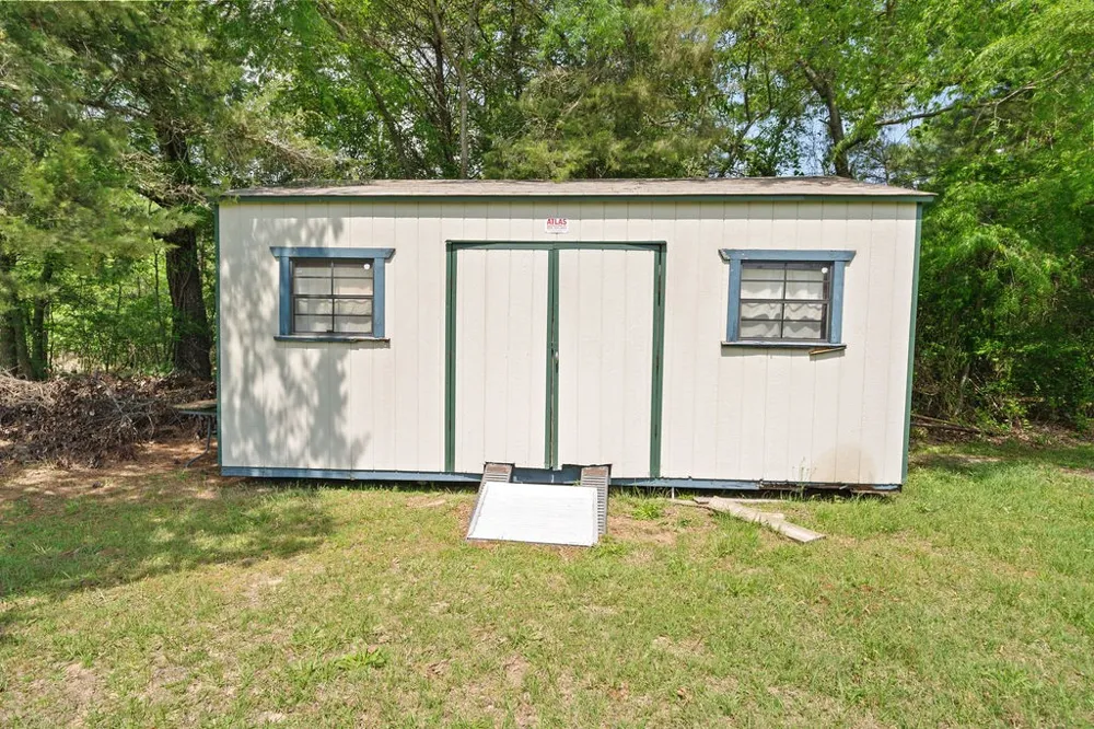 21133 Joe Paul Lane Chandler, TX 75758