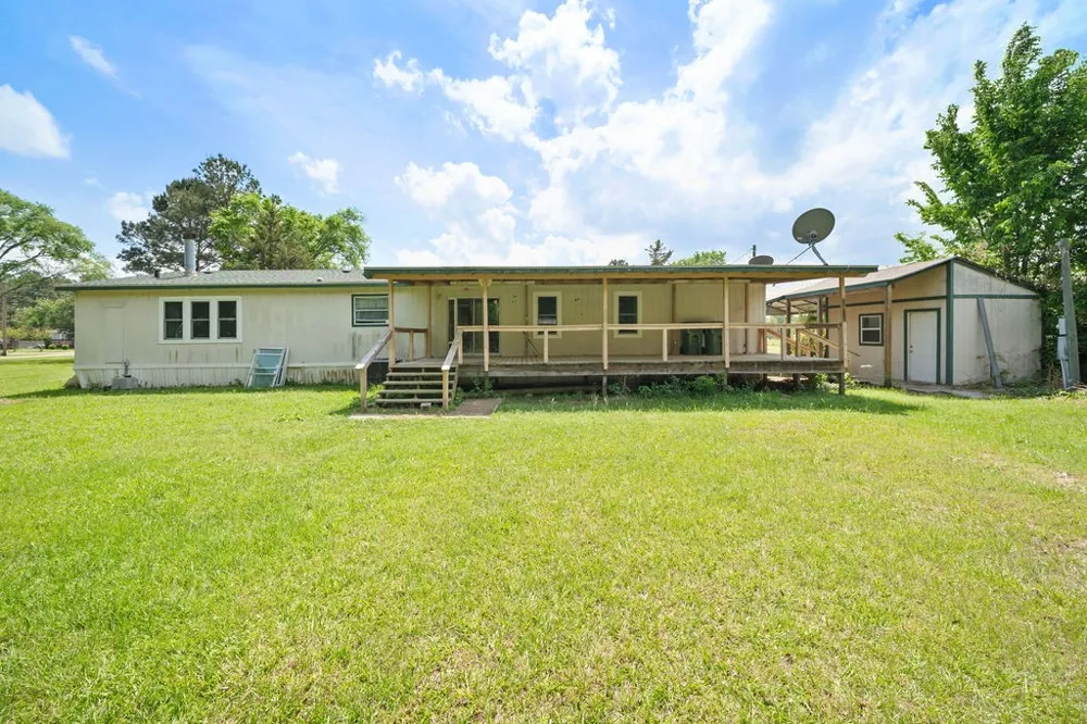 21133 Joe Paul Lane Chandler, TX 75758