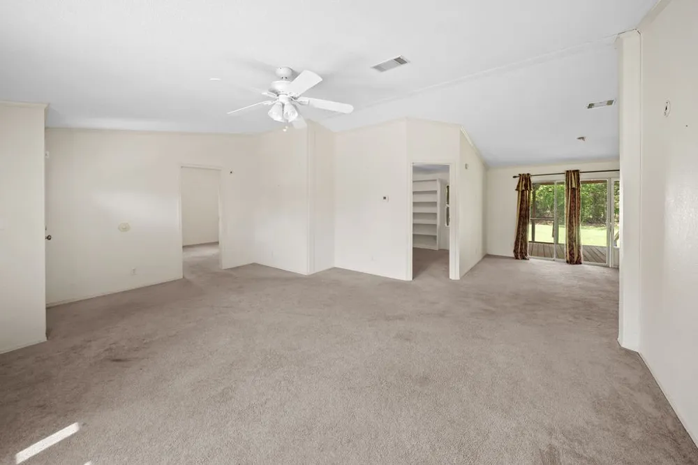 21133 Joe Paul Lane Chandler, TX 75758