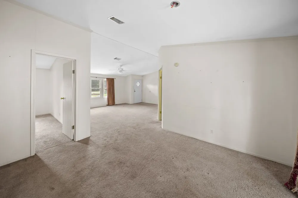 21133 Joe Paul Lane Chandler, TX 75758