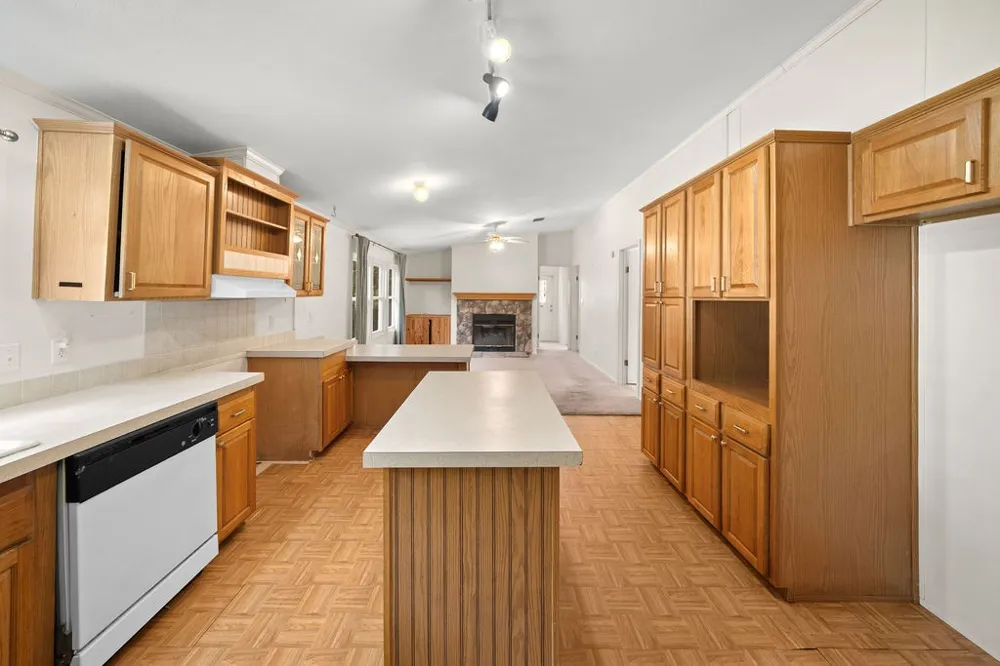 21133 Joe Paul Lane Chandler, TX 75758