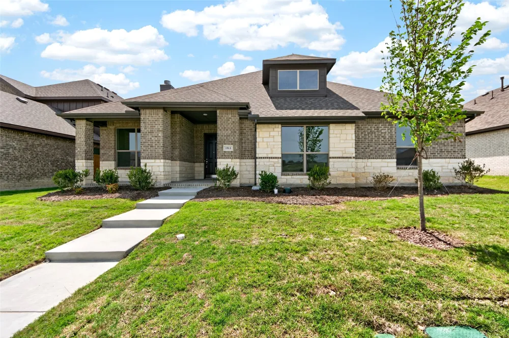 1513 PEGASUS DRIVE Lancaster, TX 75134