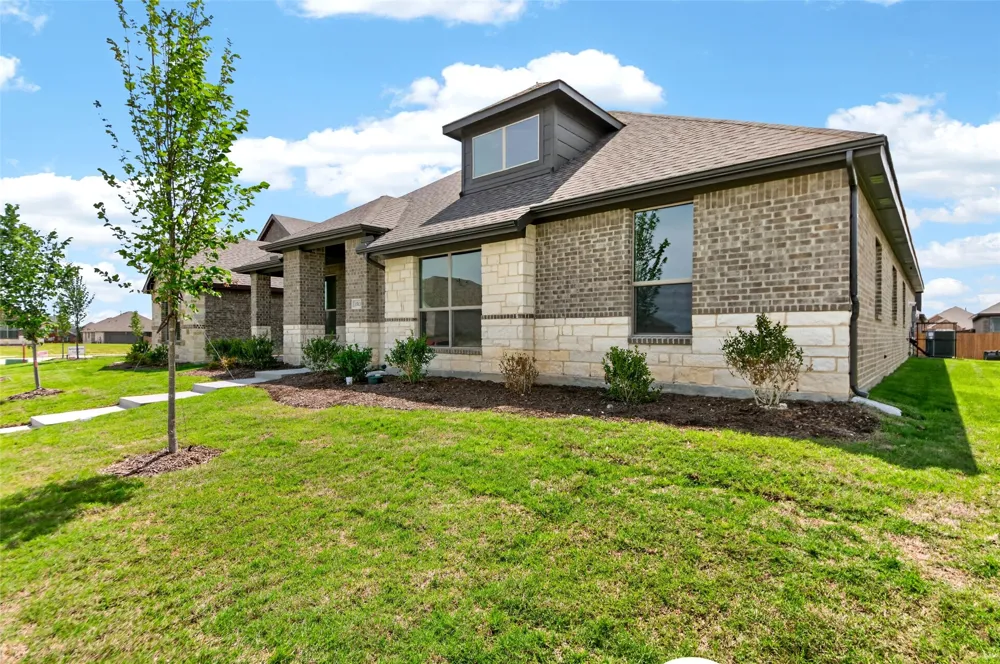 1513 PEGASUS DRIVE Lancaster, TX 75134