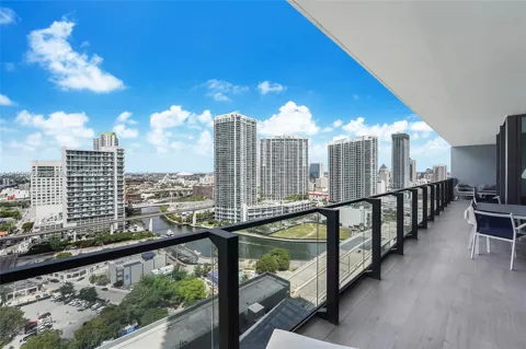 68 SE 6th St #2104