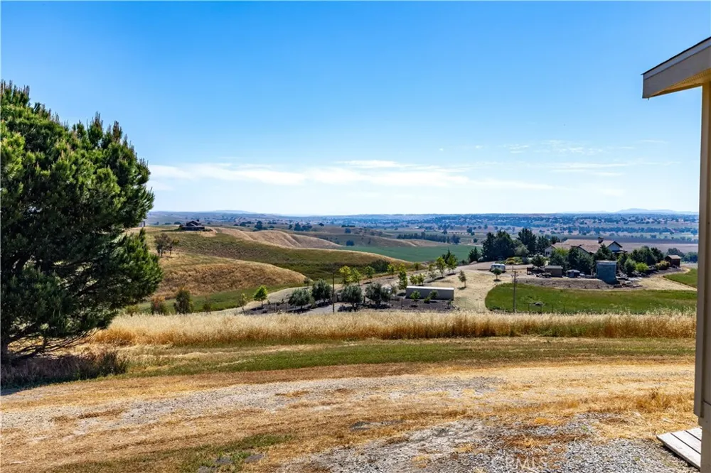 1876 Rancho Lomas Way San Miguel, CA 93451