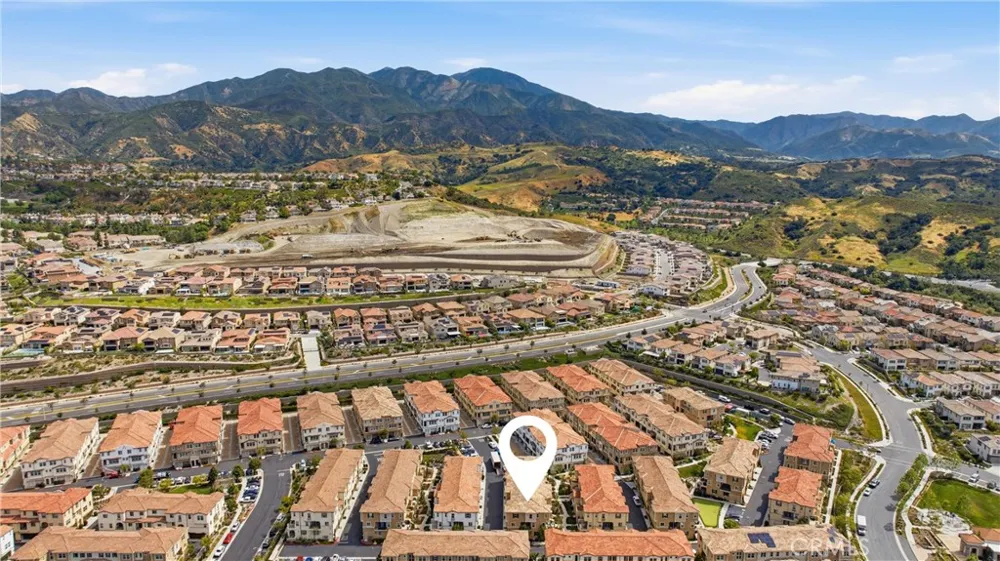 600 Shadowbrook Lake Forest, CA 92610