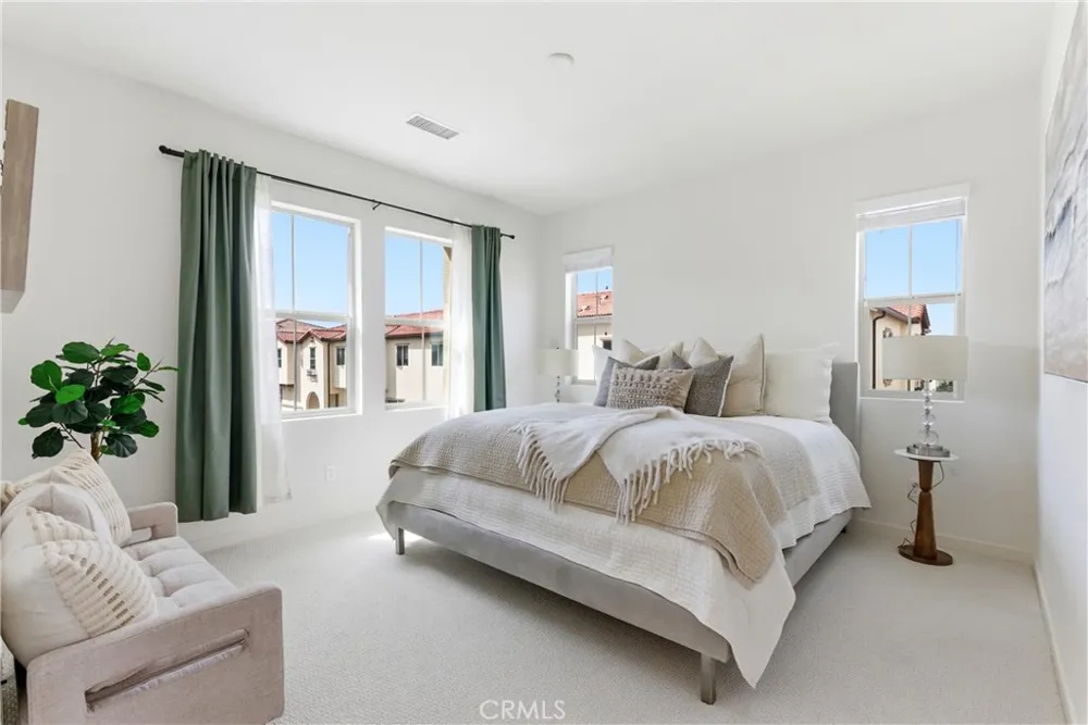 600 Shadowbrook Lake Forest, CA 92610