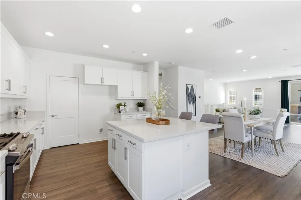 600 Shadowbrook Lake Forest, CA 92610