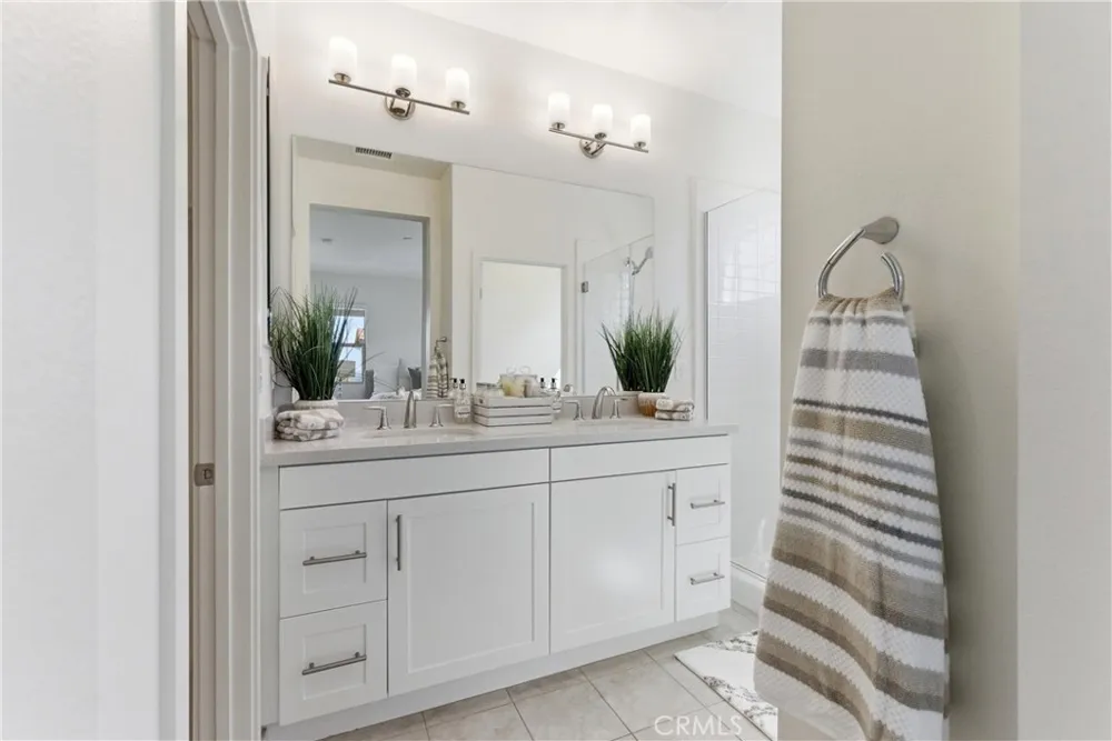 600 Shadowbrook Lake Forest, CA 92610